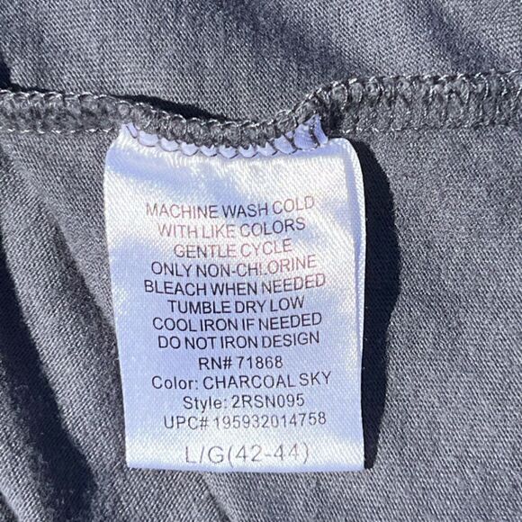 Official Rick & Morty long sleeve T-Shirt with space saucer on it Size L - Picture 8 of 9